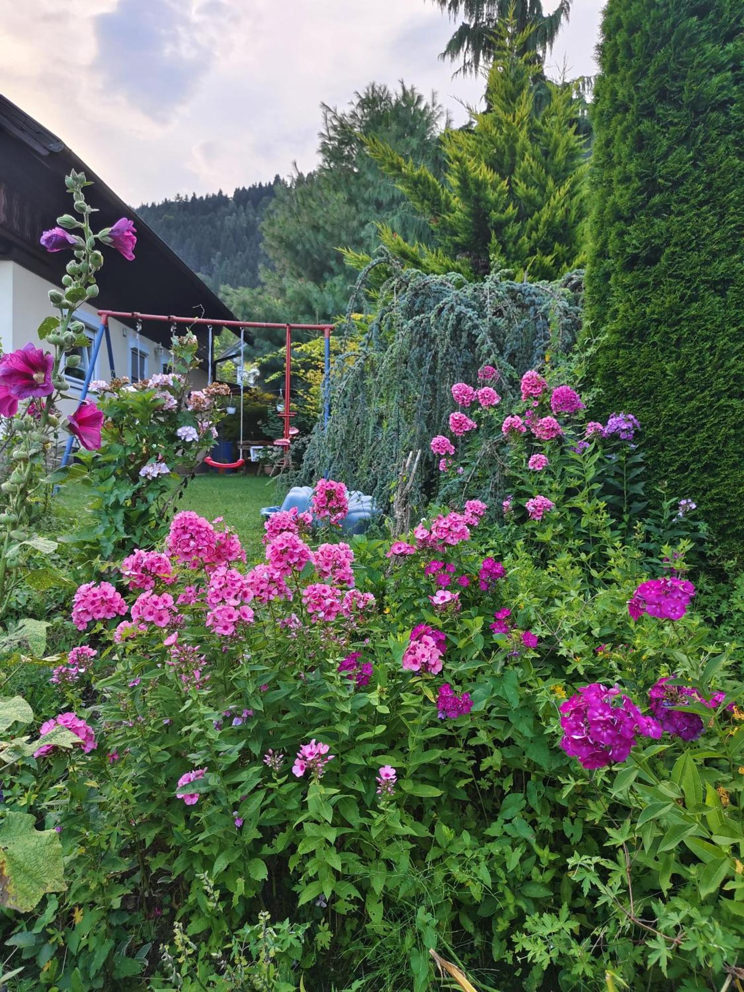 Haus Flora - Ferienwohnung Bodensdorf Luaran gambar
